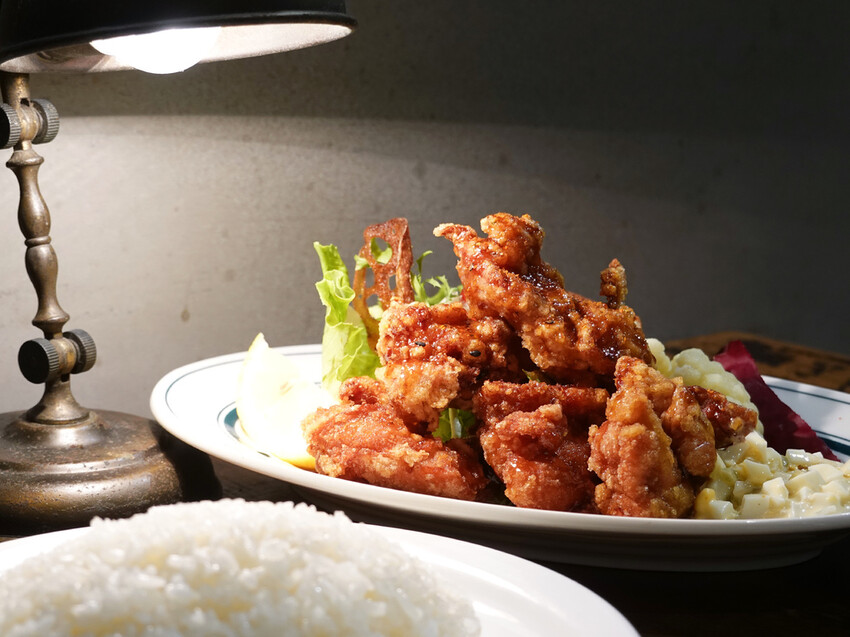 台北市信義區台北信義—青春漢堡 · Aoharu Burger|不訂位吃不到!隱藏在信義巷弄中的日式洋食漢堡店|世貿、101、瓏山林