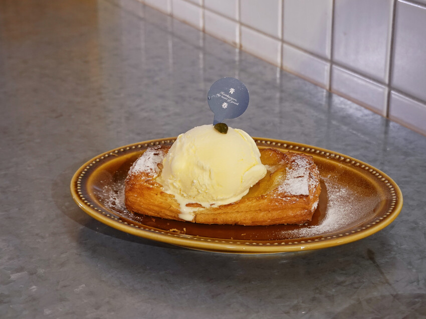 台北市信義區台北信義—青春漢堡 · Aoharu Burger|不訂位吃不到!隱藏在信義巷弄中的日式洋食漢堡店|世貿、101、瓏山林