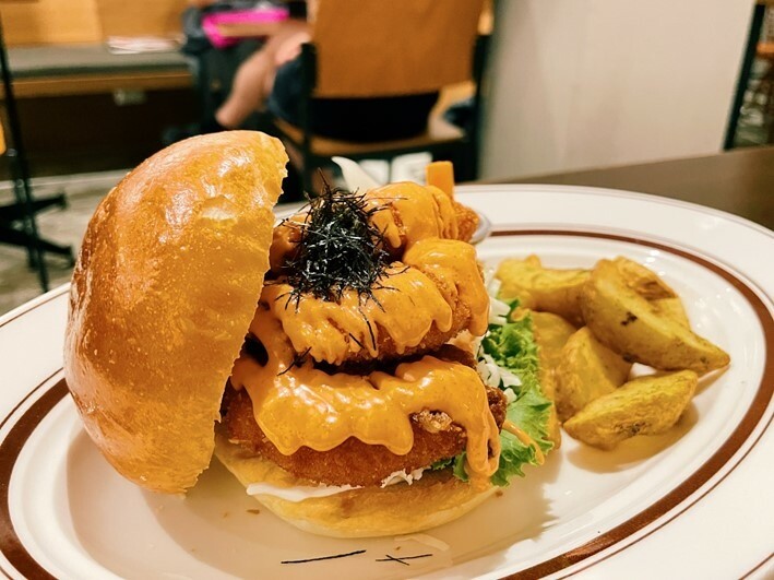 信義區美食-----都市中的老宅漢堡,青春漢堡 Aoharu Burger