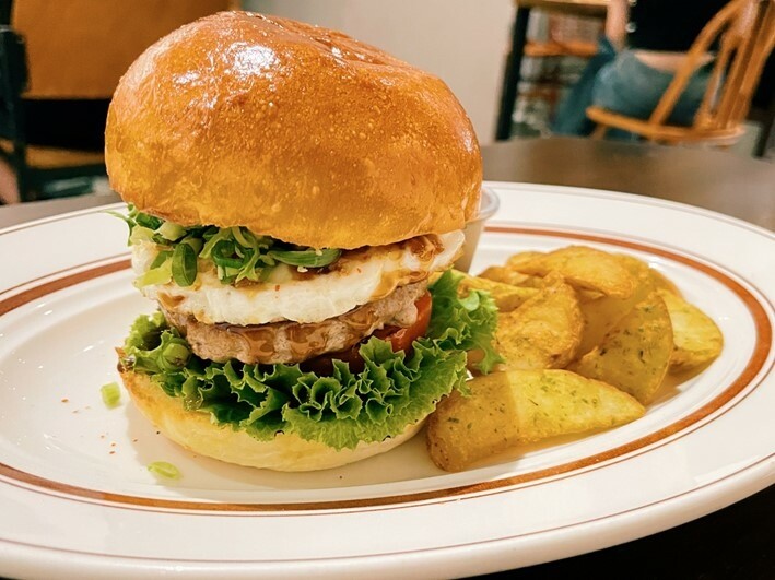 信義區美食-----都市中的老宅漢堡,青春漢堡 Aoharu Burger