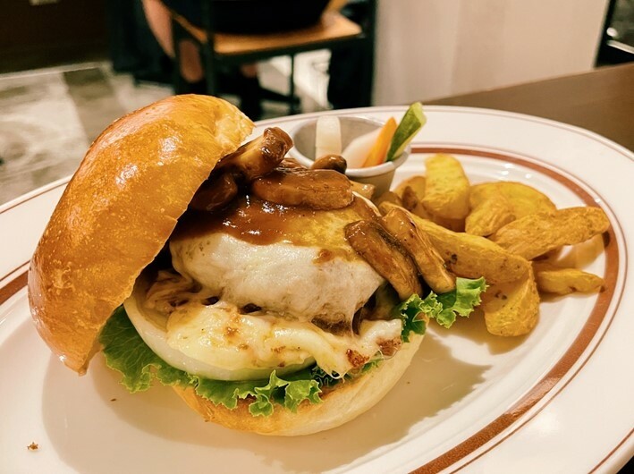 信義區美食-----都市中的老宅漢堡,青春漢堡 Aoharu Burger