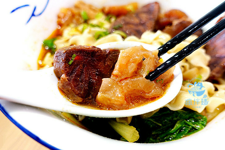 今天下班吃什麼|瘋拌麵 FUN NOODLE | 試營運|貓咪主題|網紅牆|會呼吸的麵