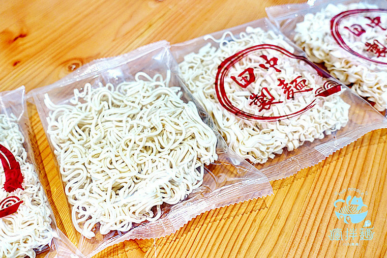 今天下班吃什麼|瘋拌麵 FUN NOODLE | 試營運|貓咪主題|網紅牆|會呼吸的麵