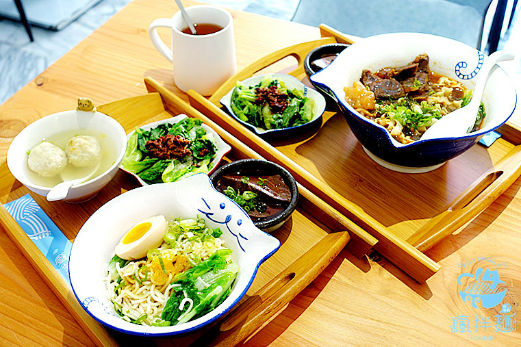 今天下班吃什麼|瘋拌麵 FUN NOODLE | 試營運|貓咪主題|網紅牆|會呼吸的麵