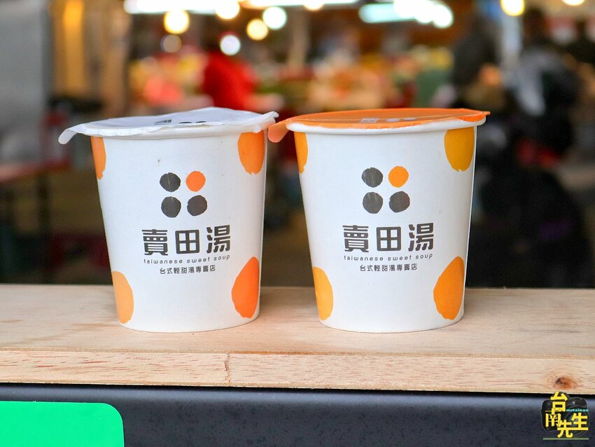 台南甜湯／還沒開門就排隊／使用台糖二砂及新南糖廠黑糖／不使用任何化學調味劑／冬季期間限定甜湯／料多實在每一口都是幸福