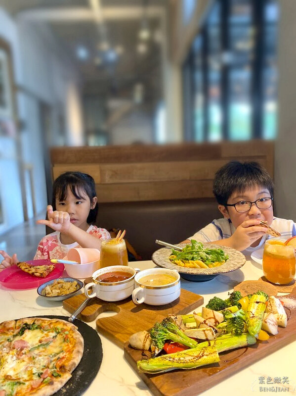 礁溪美食》奶油麵包餐廳旗艦店~ 餐點美味好吃,環境優雅迷人,手工麵包 輕食早午餐 下午茶甜點 義式餐點 PI