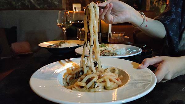 台北.中山-華燈初上條通夜未眠，到From A跟姊妹聊聊最近想想未來~林森北路巷弄間的舒適小店