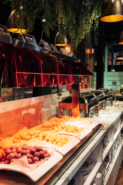 超多元自助吧&濕式熟成翼板牛！主餐還沒來就吃好飽！米塔炙燒牛排專門店-夢時代 - 林非帶你飛