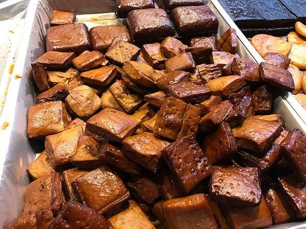 （台北橋）三重老字號排隊滷味 招牌蛋白、台北少見天梯 這裡吃得到-蛋白滷味