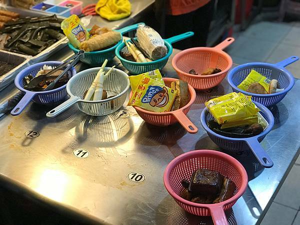 （台北橋）三重老字號排隊滷味 招牌蛋白、台北少見天梯 這裡吃得到-蛋白滷味