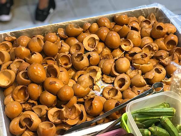 （台北橋）三重老字號排隊滷味 招牌蛋白、台北少見天梯 這裡吃得到-蛋白滷味