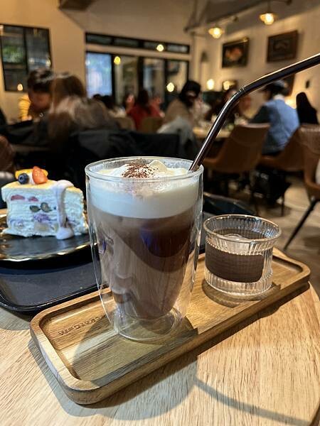 基隆美食【三奇壹號咖啡館】水果千層、抹茶蛋糕就藏在巷弄 !