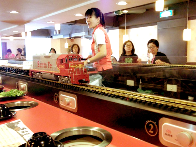 【台北素食信義區】火車火鍋咻咻咻:佛緣居蔬食養生火車迴轉鍋,素食火車迴轉鍋真有趣