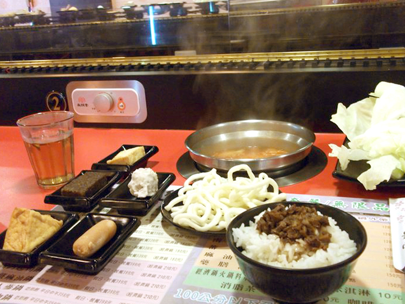 【台北素食信義區】火車火鍋咻咻咻:佛緣居蔬食養生火車迴轉鍋,素食火車迴轉鍋真有趣