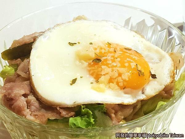 tokyobike13-味噌豬五花太陽蛋沙拉.jpg