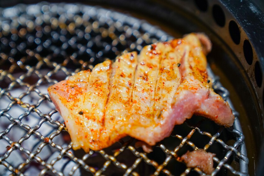 【台中西屯│美食】燒肉風間 Kazama | 老虎城店。洞穴風燒肉空間,和牛套餐大口吃燒肉,附餐選擇多又美味 @Jason's Life