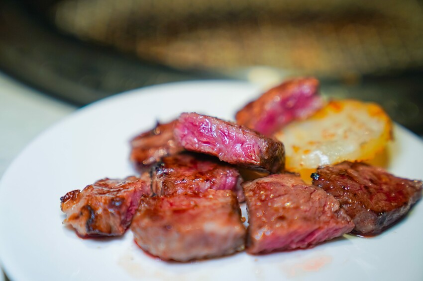 【台中西屯│美食】燒肉風間 Kazama | 老虎城店。洞穴風燒肉空間,和牛套餐大口吃燒肉,附餐選擇多又美味 @Jason's Life