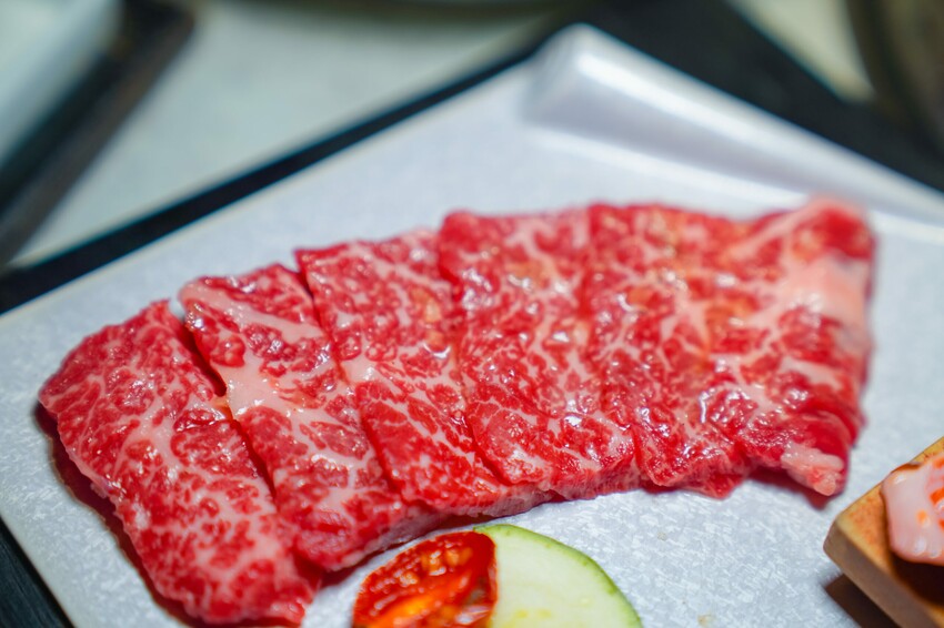 【台中西屯│美食】燒肉風間 Kazama | 老虎城店。洞穴風燒肉空間,和牛套餐大口吃燒肉,附餐選擇多又美味 @Jason's Life