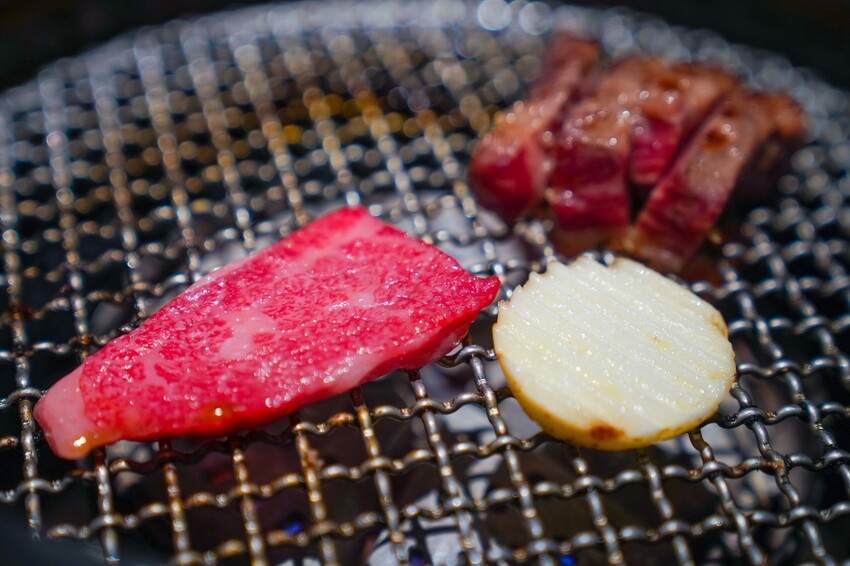 【台中西屯│美食】燒肉風間 Kazama | 老虎城店。洞穴風燒肉空間,和牛套餐大口吃燒肉,附餐選擇多又美味 @Jason's Life