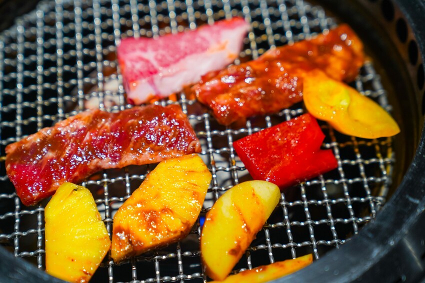 【台中西屯│美食】燒肉風間 Kazama | 老虎城店。洞穴風燒肉空間,和牛套餐大口吃燒肉,附餐選擇多又美味 @Jason's Life