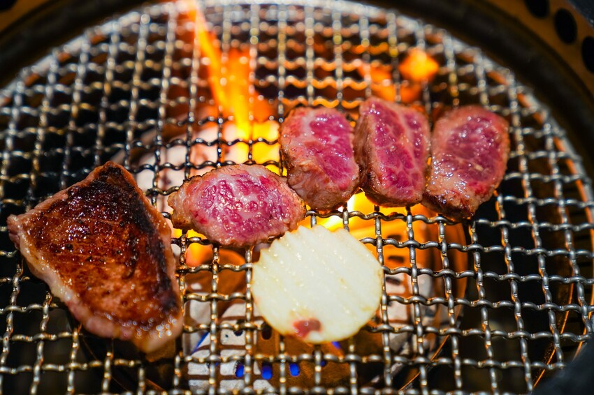 【台中西屯│美食】燒肉風間 Kazama | 老虎城店。洞穴風燒肉空間,和牛套餐大口吃燒肉,附餐選擇多又美味 @Jason's Life