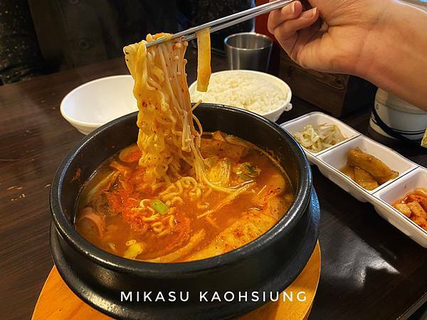 辛拉麵 韓式部隊鍋 免服務費 苓雅區平價韓式料理 百元韓式餐點 오빠네 (ㄛ ㄅㄚˋ ㄋㄟ)韓式特色餐廳