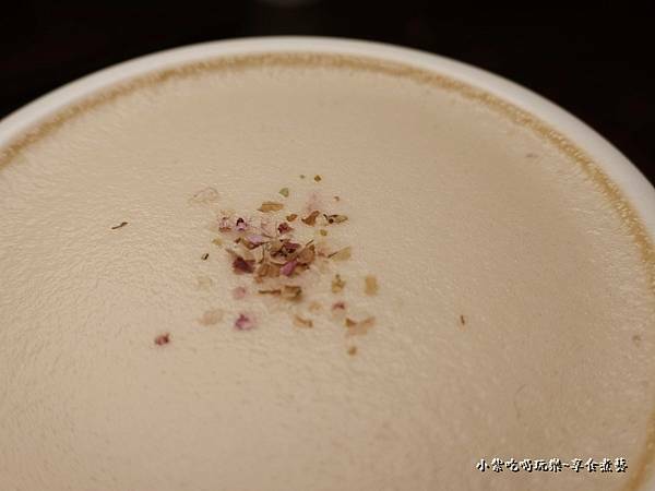 玫瑰鮮奶茶-成真咖啡桃園中正店 (2).jpg