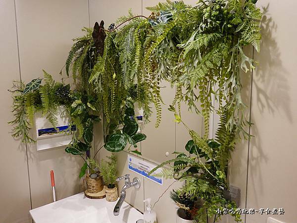 廁所-成真咖啡桃園中正店 (2).jpg