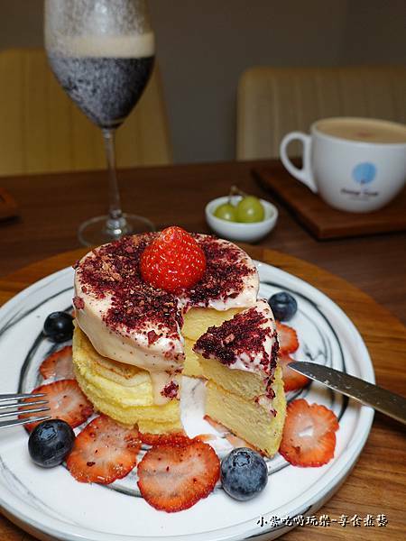 草莓圓舞曲-成真咖啡桃園中正店 (4).jpg