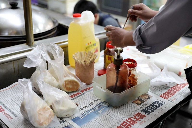 松山巷弄銅板美食王記水煎包南京三民小吃18