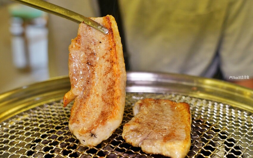 低消180元!新莊輔大站旁平價單人燒肉「饞饞燒肉」,霜淇淋、飲料無限暢飲。