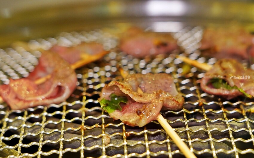 低消180元!新莊輔大站旁平價單人燒肉「饞饞燒肉」,霜淇淋、飲料無限暢飲。