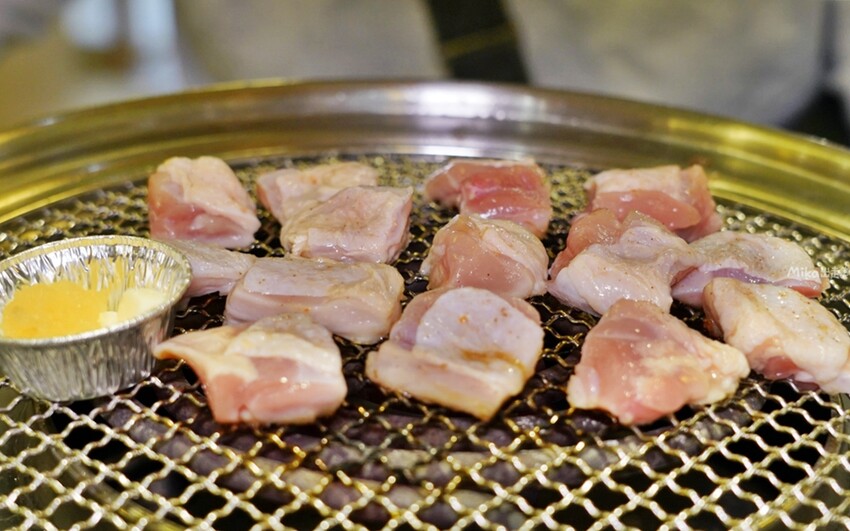 低消180元!新莊輔大站旁平價單人燒肉「饞饞燒肉」,霜淇淋、飲料無限暢飲。