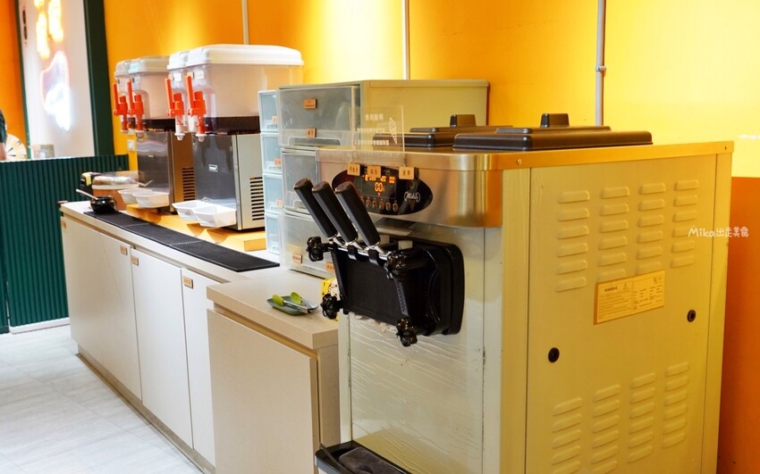 低消180元!新莊輔大站旁平價單人燒肉「饞饞燒肉」,霜淇淋、飲料無限暢飲。