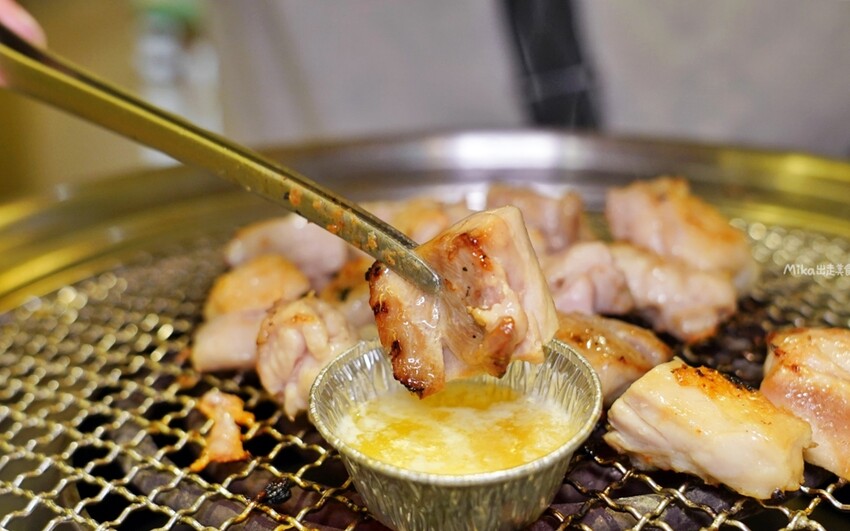 低消180元!新莊輔大站旁平價單人燒肉「饞饞燒肉」,霜淇淋、飲料無限暢飲。