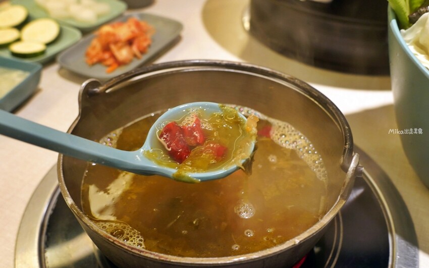 低消180元!新莊輔大站旁平價單人燒肉「饞饞燒肉」,霜淇淋、飲料無限暢飲。