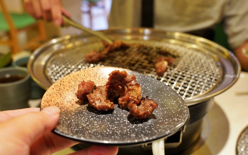 低消180元!新莊輔大站旁平價單人燒肉「饞饞燒肉」,霜淇淋、飲料無限暢飲。