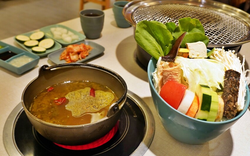 低消180元!新莊輔大站旁平價單人燒肉「饞饞燒肉」,霜淇淋、飲料無限暢飲。