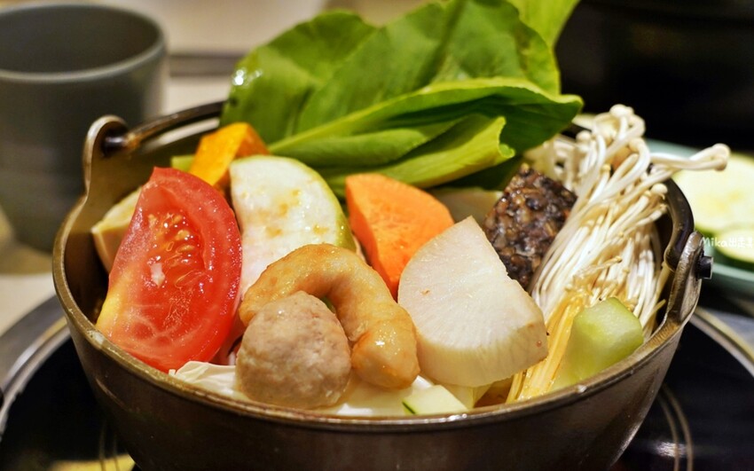 低消180元!新莊輔大站旁平價單人燒肉「饞饞燒肉」,霜淇淋、飲料無限暢飲。