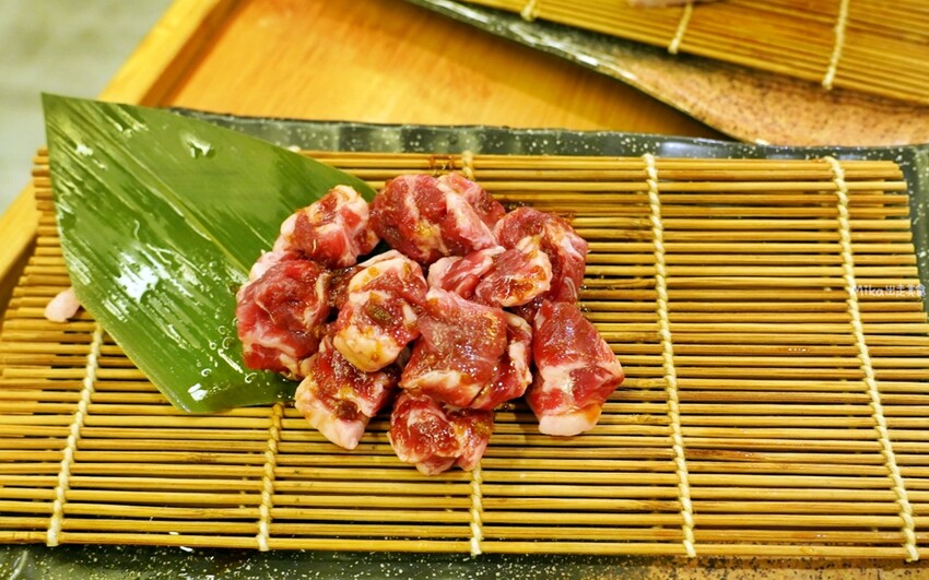 低消180元!新莊輔大站旁平價單人燒肉「饞饞燒肉」,霜淇淋、飲料無限暢飲。