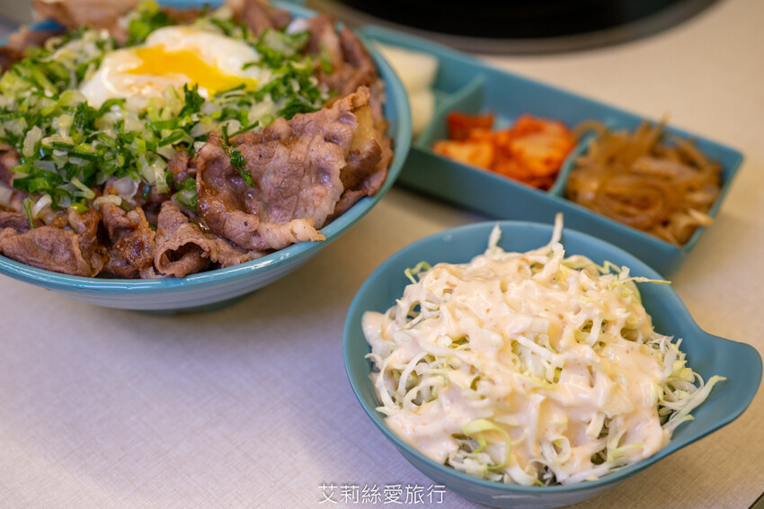 新莊輔大美食》平價火烤兩吃180起 白飯飲料霜淇淋吃到飽 饞饞燒肉鍋物 溫泉蛋燒肉丼飯 百元小火鍋 - 艾莉絲愛旅行