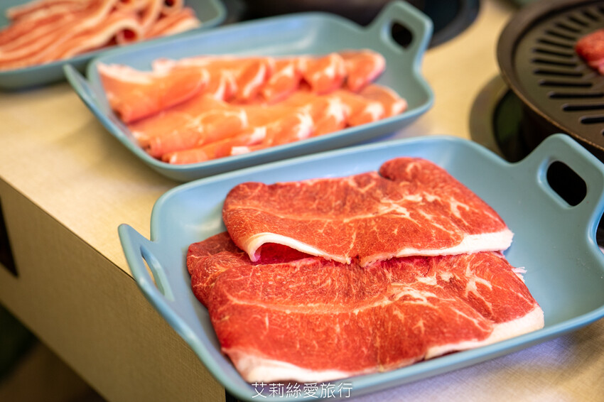 新莊輔大美食》平價火烤兩吃180起 白飯飲料霜淇淋吃到飽 饞饞燒肉鍋物 溫泉蛋燒肉丼飯 百元小火鍋 - 艾莉絲愛旅行
