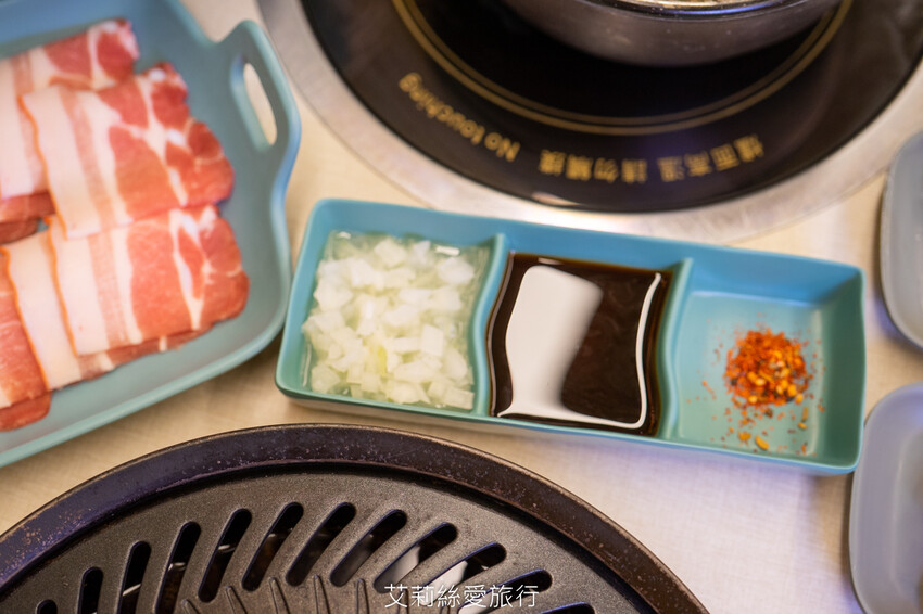 新莊輔大美食》平價火烤兩吃180起 白飯飲料霜淇淋吃到飽 饞饞燒肉鍋物 溫泉蛋燒肉丼飯 百元小火鍋 - 艾莉絲愛旅行