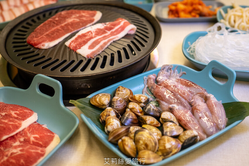 新莊輔大美食》平價火烤兩吃180起 白飯飲料霜淇淋吃到飽 饞饞燒肉鍋物 溫泉蛋燒肉丼飯 百元小火鍋 - 艾莉絲愛旅行