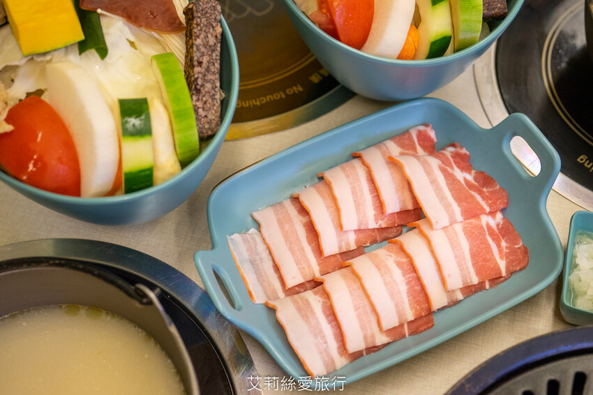 新莊輔大美食》平價火烤兩吃180起 白飯飲料霜淇淋吃到飽 饞饞燒肉鍋物 溫泉蛋燒肉丼飯 百元小火鍋 - 艾莉絲愛旅行