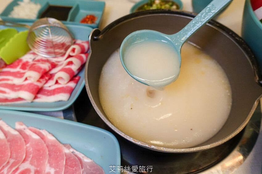 新莊輔大美食》平價火烤兩吃180起 白飯飲料霜淇淋吃到飽 饞饞燒肉鍋物 溫泉蛋燒肉丼飯 百元小火鍋 - 艾莉絲愛旅行