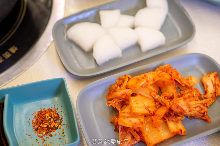 新莊輔大美食》平價火烤兩吃180起 白飯飲料霜淇淋吃到飽 饞饞燒肉鍋物 溫泉蛋燒肉丼飯 百元小火鍋 - 艾莉絲愛旅行