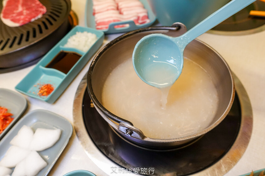 新莊輔大美食》平價火烤兩吃180起 白飯飲料霜淇淋吃到飽 饞饞燒肉鍋物 溫泉蛋燒肉丼飯 百元小火鍋 - 艾莉絲愛旅行