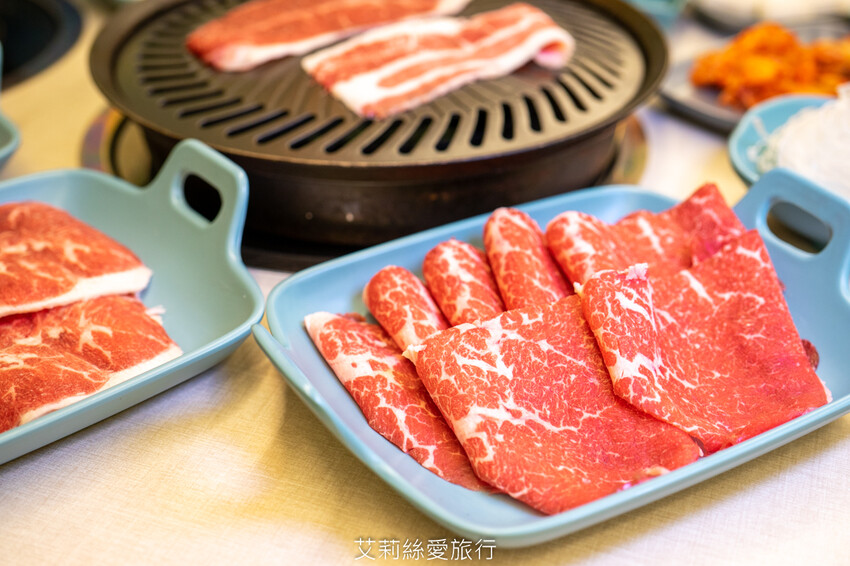 新莊輔大美食》平價火烤兩吃180起 白飯飲料霜淇淋吃到飽 饞饞燒肉鍋物 溫泉蛋燒肉丼飯 百元小火鍋 - 艾莉絲愛旅行