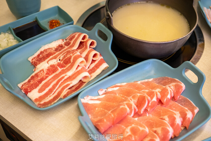 新莊輔大美食》平價火烤兩吃180起 白飯飲料霜淇淋吃到飽 饞饞燒肉鍋物 溫泉蛋燒肉丼飯 百元小火鍋 - 艾莉絲愛旅行